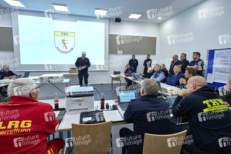 Stephan Weil besucht Hochwasser-Einsatzkräfte in der Region Hannover