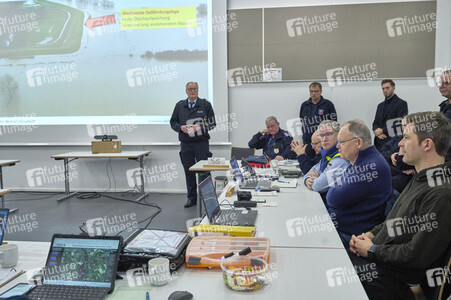 Stephan Weil besucht Hochwasser-Einsatzkräfte in der Region Hannover