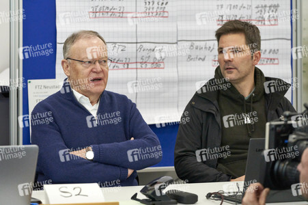 Stephan Weil besucht Hochwasser-Einsatzkräfte in der Region Hannover