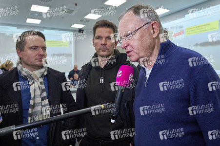 Stephan Weil besucht Hochwasser-Einsatzkräfte in der Region Hannover