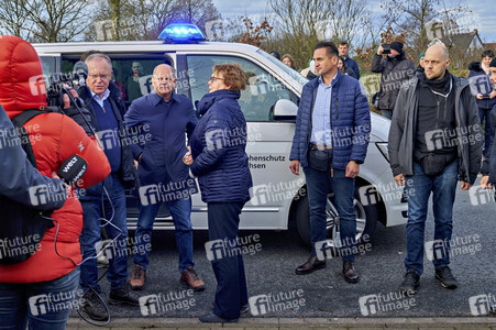 Olaf Scholz besucht das Hochwassergebiet in Verden