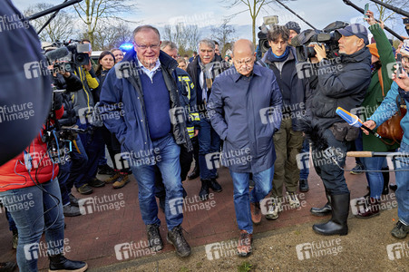 Olaf Scholz besucht das Hochwassergebiet in Verden