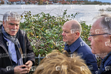 Olaf Scholz besucht das Hochwassergebiet in Verden