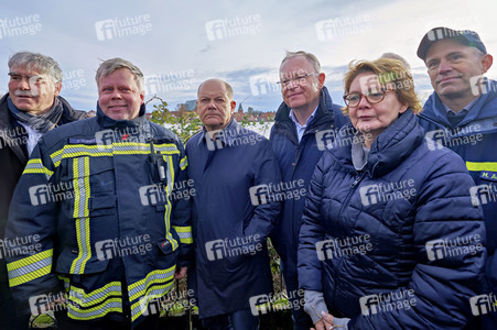 Olaf Scholz besucht das Hochwassergebiet in Verden