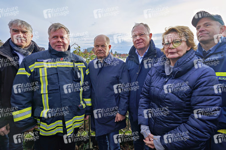 Olaf Scholz besucht das Hochwassergebiet in Verden