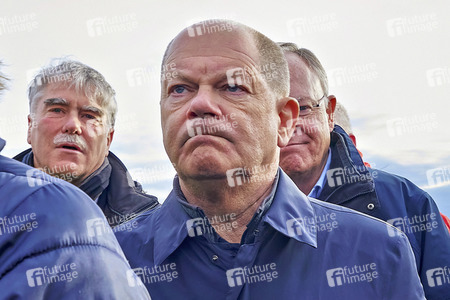Olaf Scholz besucht das Hochwassergebiet in Verden