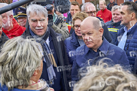 Olaf Scholz besucht das Hochwassergebiet in Verden