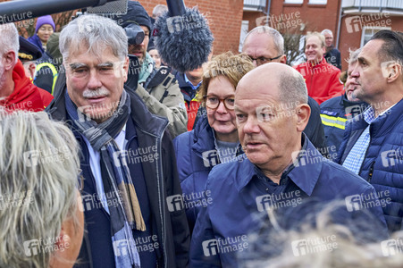Olaf Scholz besucht das Hochwassergebiet in Verden