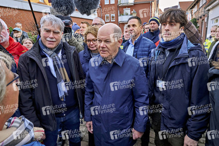 Olaf Scholz besucht das Hochwassergebiet in Verden