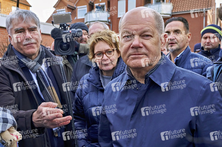 Olaf Scholz besucht das Hochwassergebiet in Verden