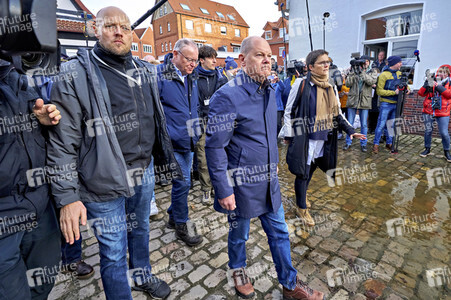 Olaf Scholz besucht das Hochwassergebiet in Verden