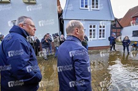 Olaf Scholz besucht das Hochwassergebiet in Verden