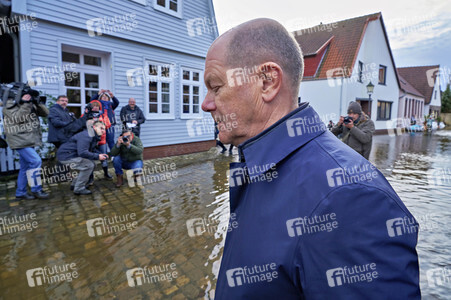 Olaf Scholz besucht das Hochwassergebiet in Verden