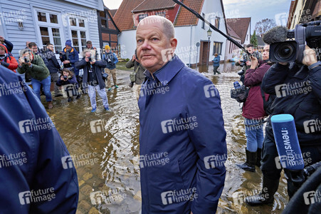 Olaf Scholz besucht das Hochwassergebiet in Verden