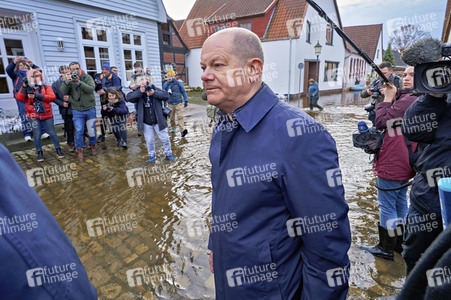 Olaf Scholz besucht das Hochwassergebiet in Verden