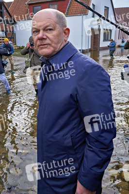 Olaf Scholz besucht das Hochwassergebiet in Verden