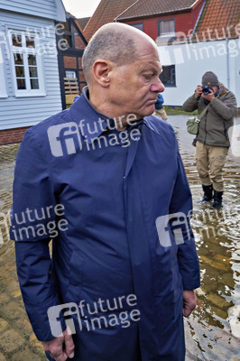 Olaf Scholz besucht das Hochwassergebiet in Verden