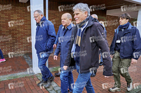 Olaf Scholz besucht das Hochwassergebiet in Verden