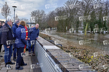 Olaf Scholz besucht das Hochwassergebiet in Verden
