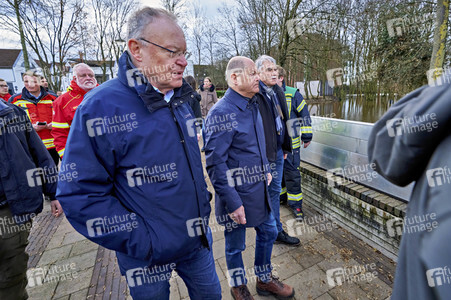 Olaf Scholz besucht das Hochwassergebiet in Verden