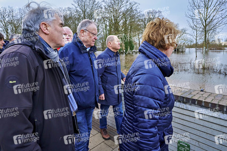 Olaf Scholz besucht das Hochwassergebiet in Verden