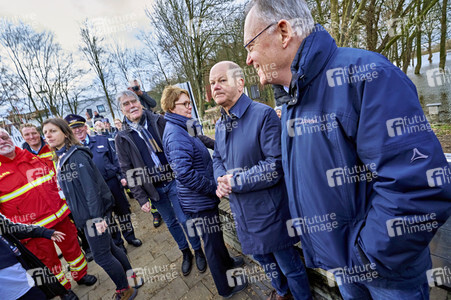 Olaf Scholz besucht das Hochwassergebiet in Verden