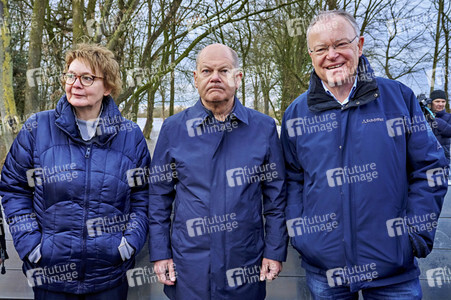 Olaf Scholz besucht das Hochwassergebiet in Verden