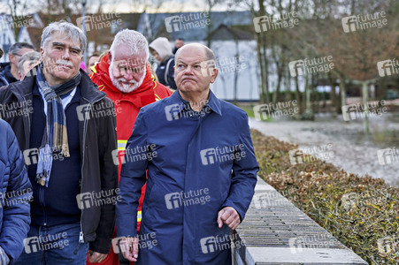 Olaf Scholz besucht das Hochwassergebiet in Verden