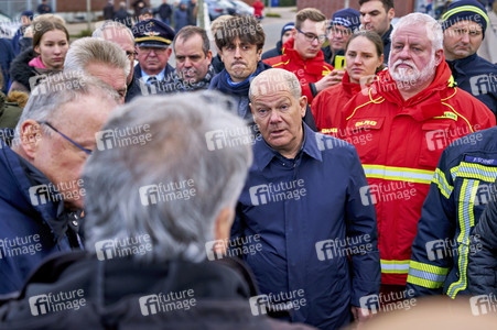 Olaf Scholz besucht das Hochwassergebiet in Verden