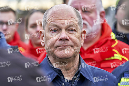 Olaf Scholz besucht das Hochwassergebiet in Verden