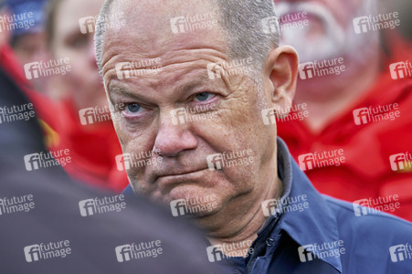 Olaf Scholz besucht das Hochwassergebiet in Verden