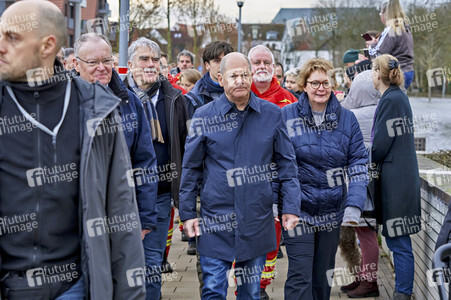Olaf Scholz besucht das Hochwassergebiet in Verden