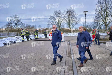 Olaf Scholz besucht das Hochwassergebiet in Verden
