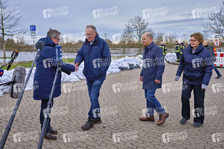 Olaf Scholz besucht das Hochwassergebiet in Verden