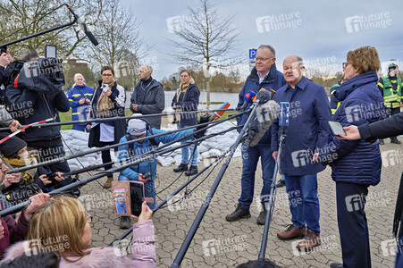 Olaf Scholz besucht das Hochwassergebiet in Verden