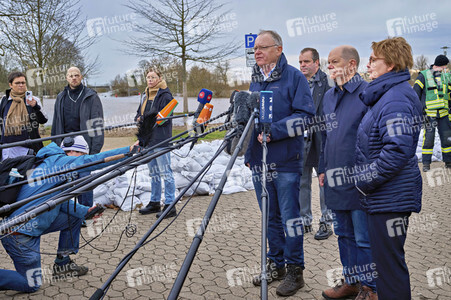 Olaf Scholz besucht das Hochwassergebiet in Verden