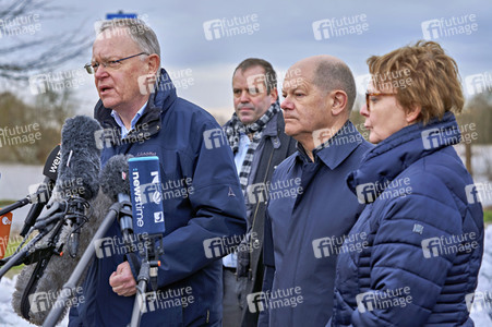 Olaf Scholz besucht das Hochwassergebiet in Verden