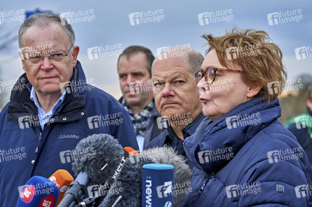 Olaf Scholz besucht das Hochwassergebiet in Verden