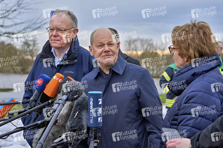 Olaf Scholz besucht das Hochwassergebiet in Verden