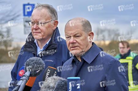Olaf Scholz besucht das Hochwassergebiet in Verden