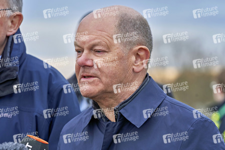 Olaf Scholz besucht das Hochwassergebiet in Verden