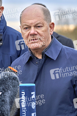 Olaf Scholz besucht das Hochwassergebiet in Verden