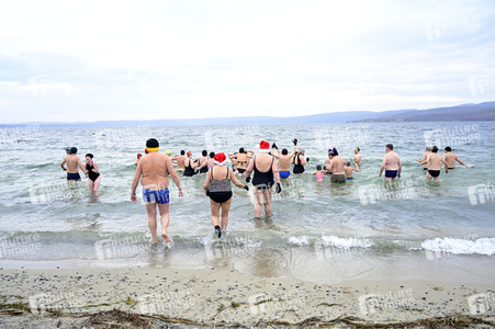 Neujahrsschwimmen am Berzdorfer See in Görlitz