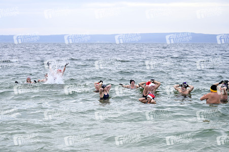 Neujahrsschwimmen am Berzdorfer See in Görlitz