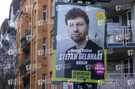 Wahlplakate zur teilweisen Wiederholungswahl in Berlin