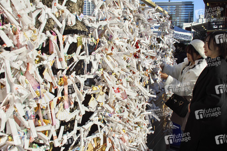 Neujahrsgebet am Kanda Myojin-Schrein in Tokio