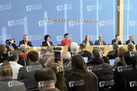 Bundespressekonferenz zur Gründung der Partei Bündnis Sahra Wagenknecht in Berlin