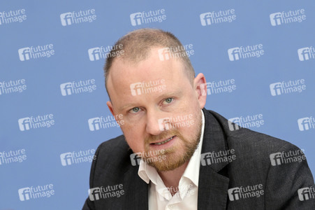 Bundespressekonferenz zur Gründung der Partei Bündnis Sahra Wagenknecht in Berlin