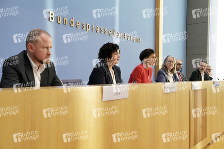 Bundespressekonferenz zur Gründung der Partei Bündnis Sahra Wagenknecht in Berlin