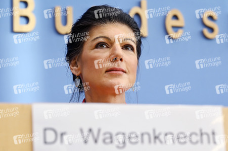 Bundespressekonferenz zur Gründung der Partei Bündnis Sahra Wagenknecht in Berlin